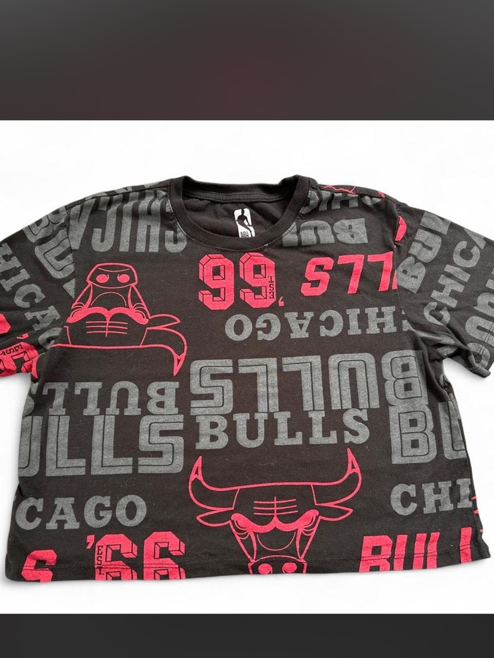 NBA Chicago Bulls Black & Red Graphic Crop Tee
